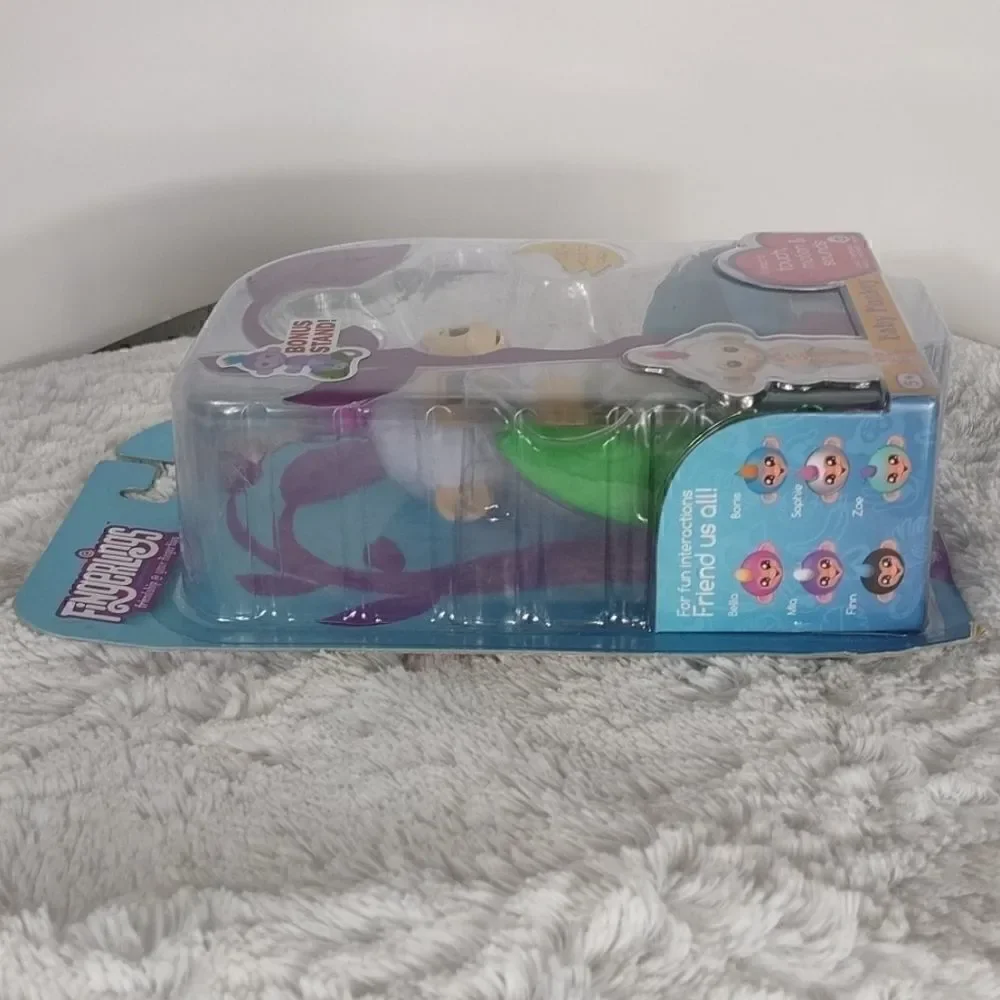 NIB Fingerlings Baby Monkey Sophie